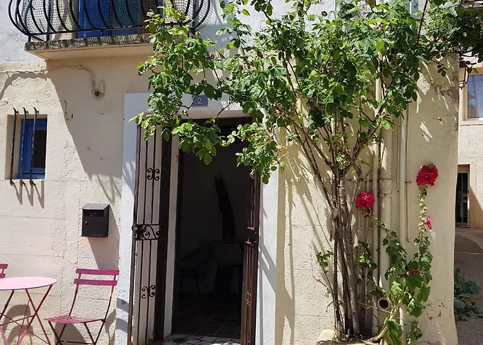 La Trémière, maison de village, sauna, vue garrigue